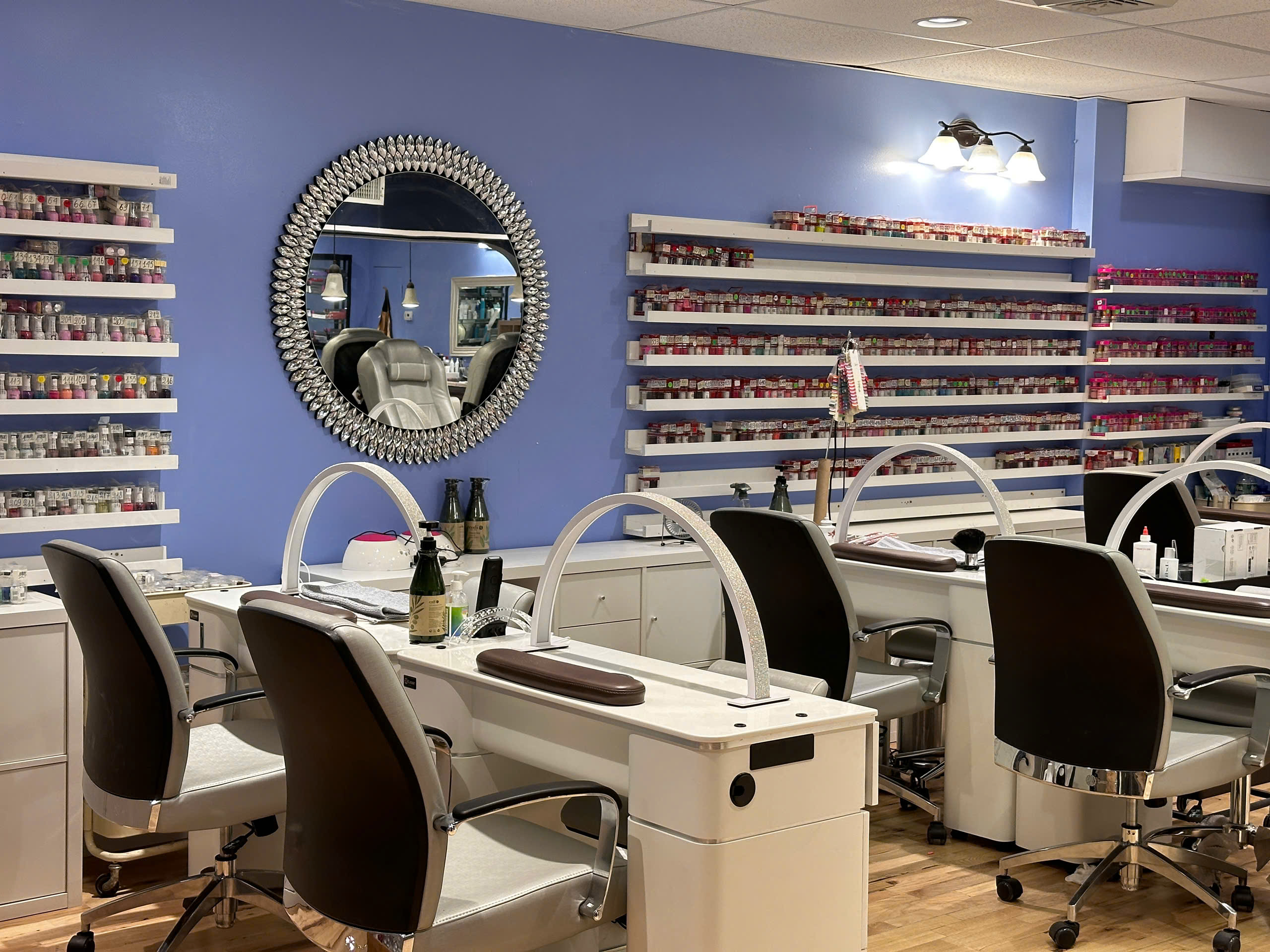 Zen's Nails manicure service